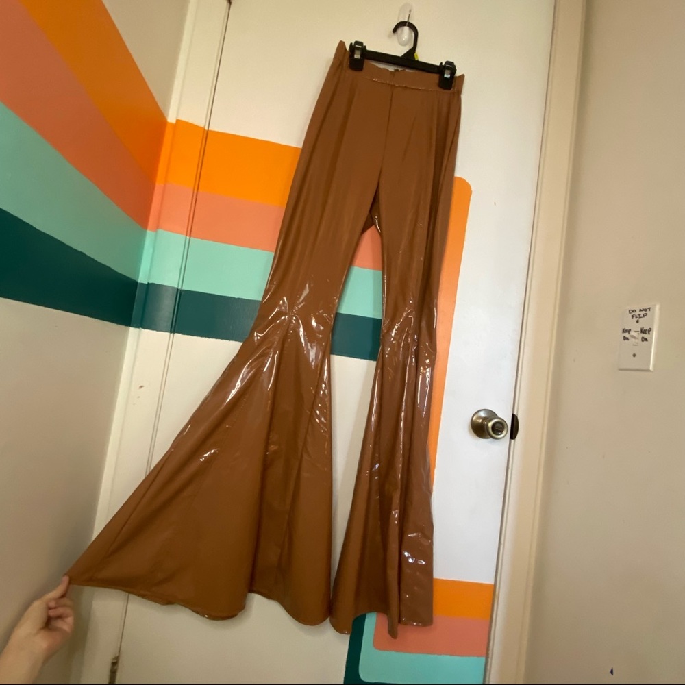 Nude Flare Highwaisted Shiny Hot Pants